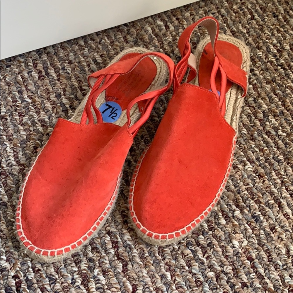 Coral red pull on espadrilles